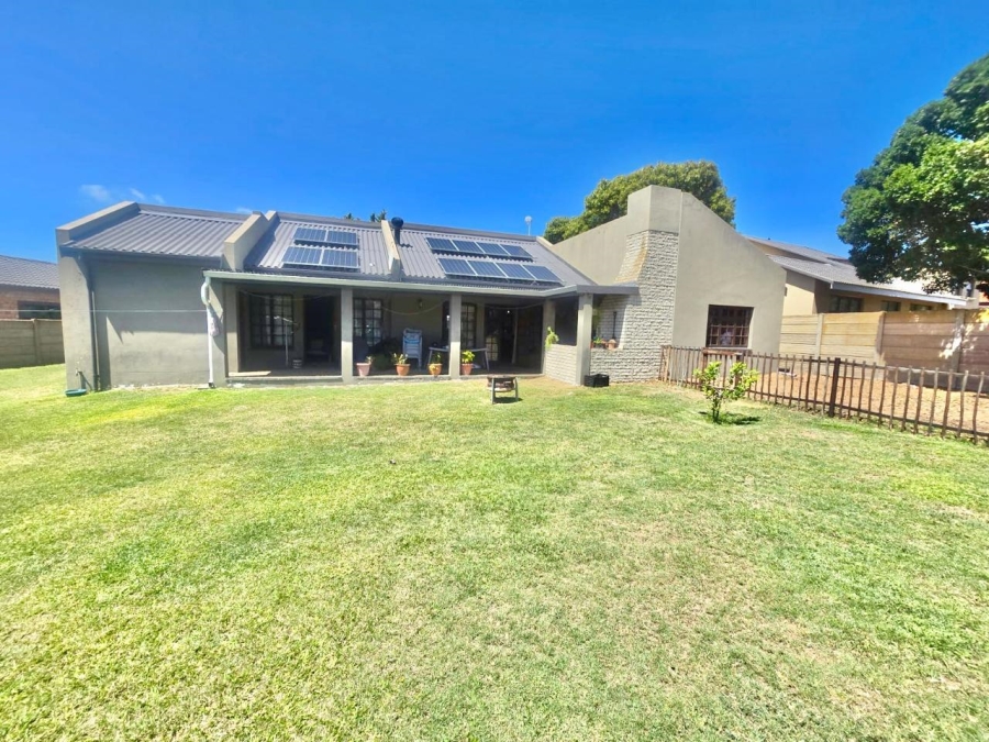 3 Bedroom Property for Sale in Stilbaai Wes Western Cape